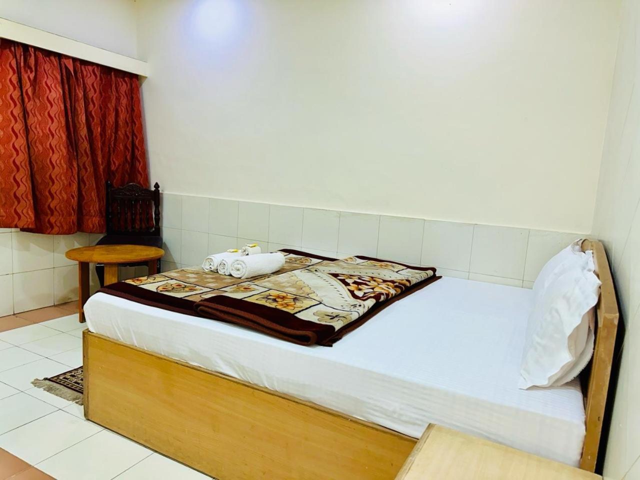 Hotel Sheela, 100M From Taj Mahal Agra  Dış mekan fotoğraf