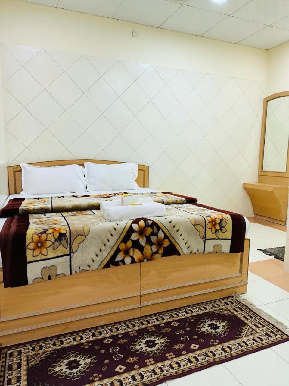 Hotel Sheela, 100M From Taj Mahal Agra  Dış mekan fotoğraf