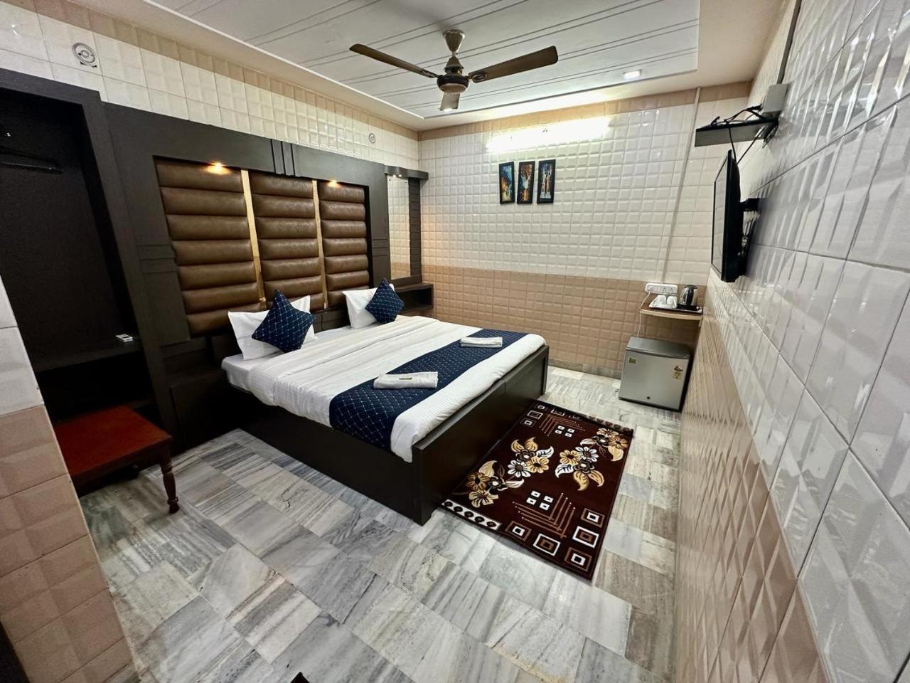 Hotel Sheela, 100M From Taj Mahal Agra  Dış mekan fotoğraf