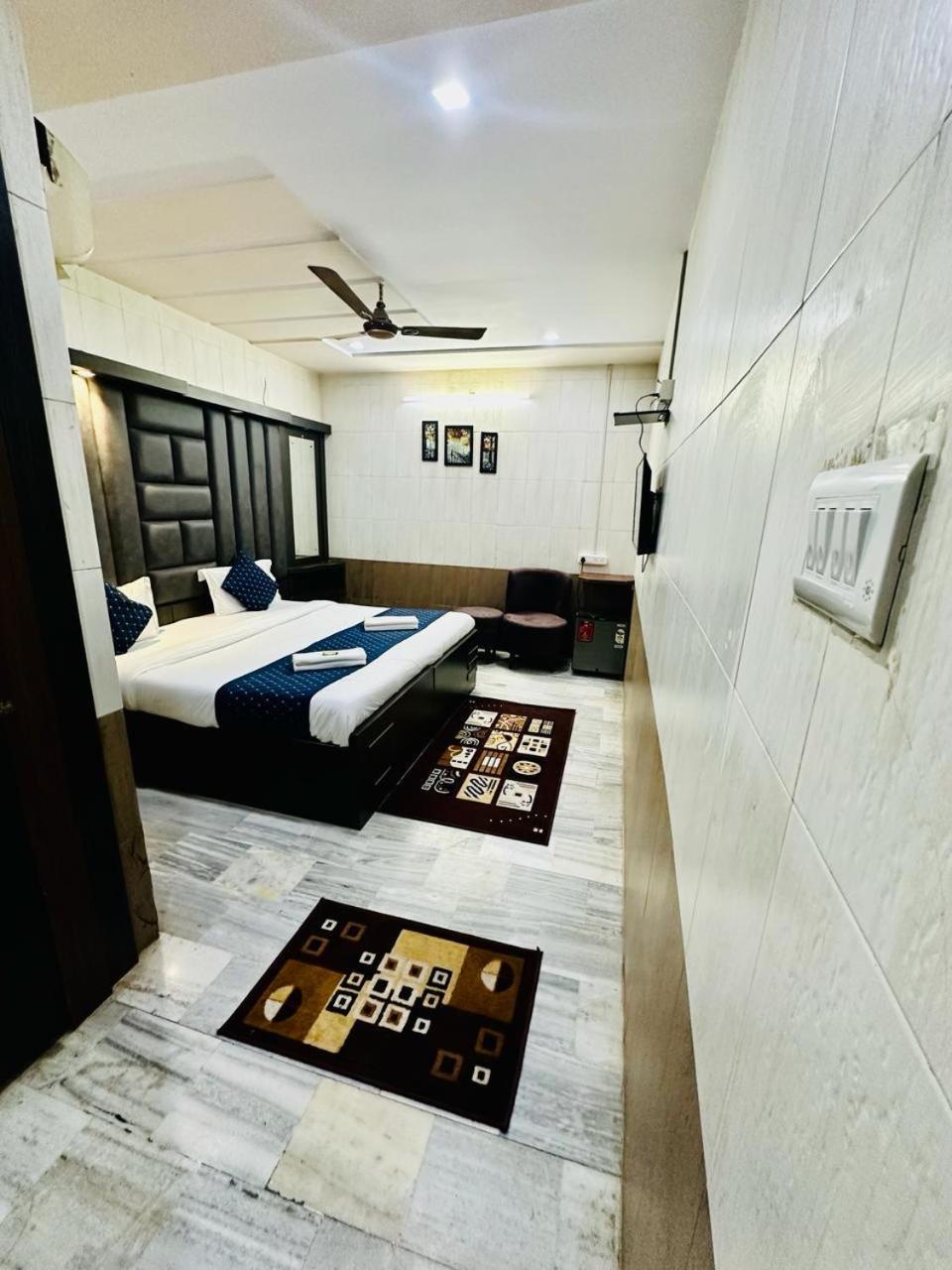 Hotel Sheela, 100M From Taj Mahal Agra  Dış mekan fotoğraf
