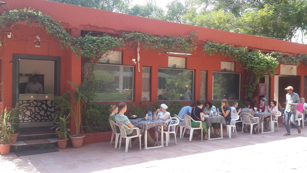 Hotel Sheela, 100M From Taj Mahal Agra  Dış mekan fotoğraf