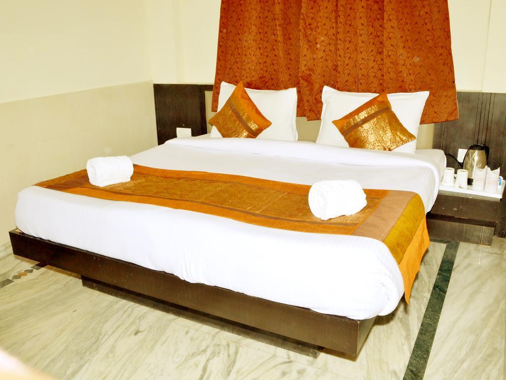 Hotel Sheela, 100M From Taj Mahal Agra  Dış mekan fotoğraf