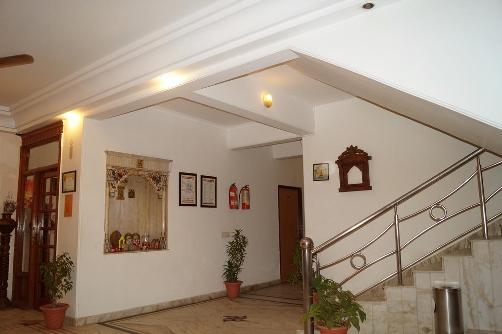 Hotel Sheela, 100M From Taj Mahal Agra  Dış mekan fotoğraf