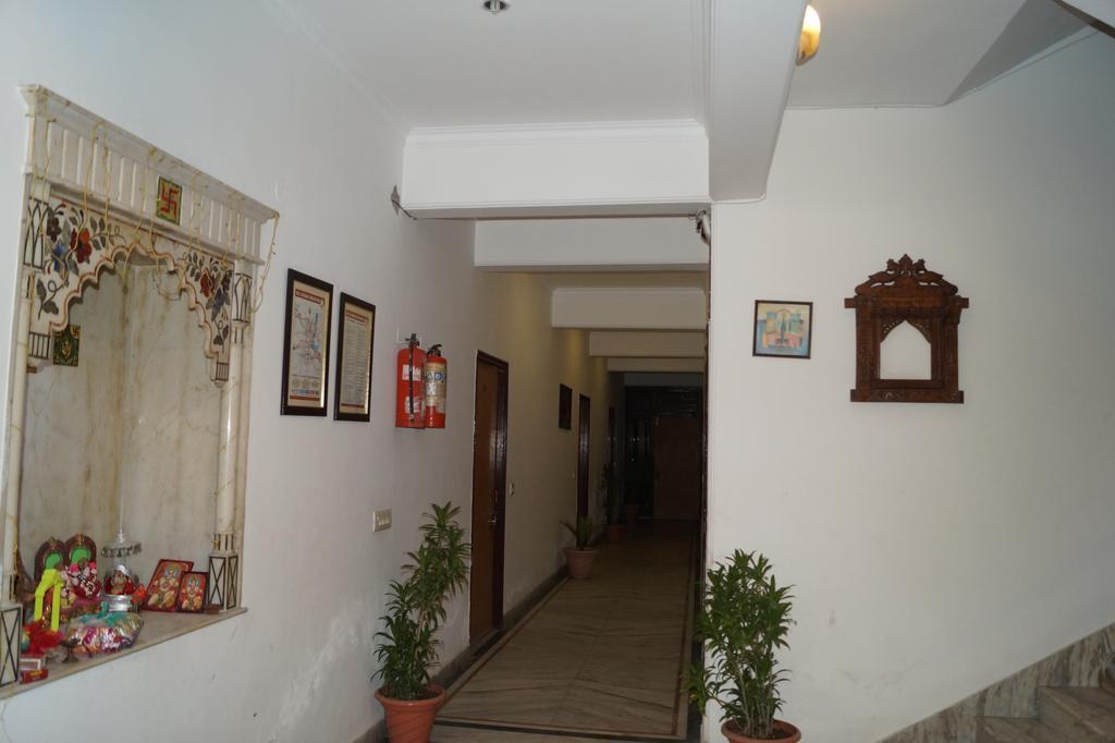Hotel Sheela, 100M From Taj Mahal Agra  Dış mekan fotoğraf