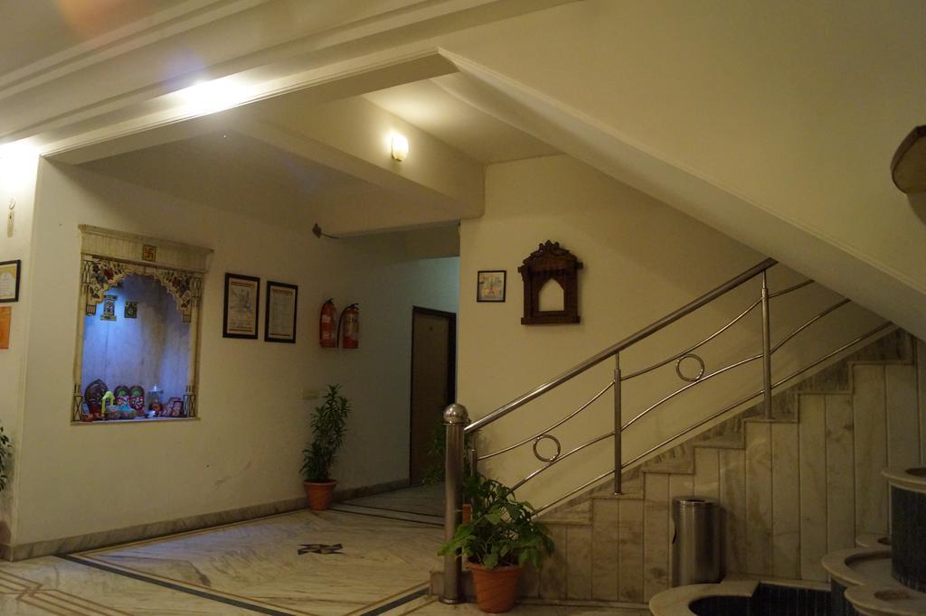 Hotel Sheela, 100M From Taj Mahal Agra  Dış mekan fotoğraf