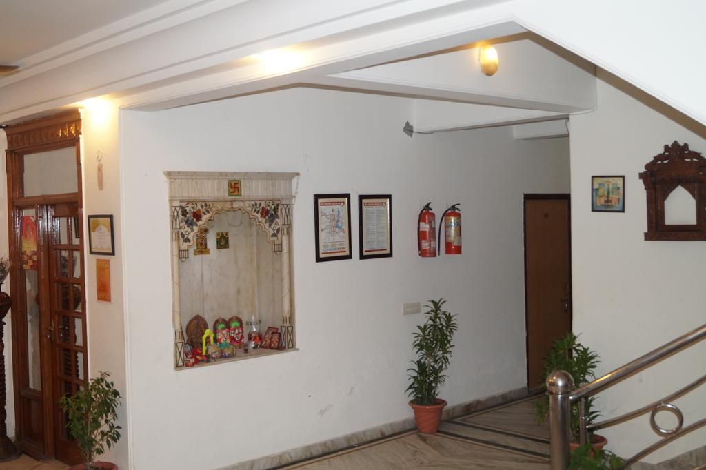 Hotel Sheela, 100M From Taj Mahal Agra  Dış mekan fotoğraf