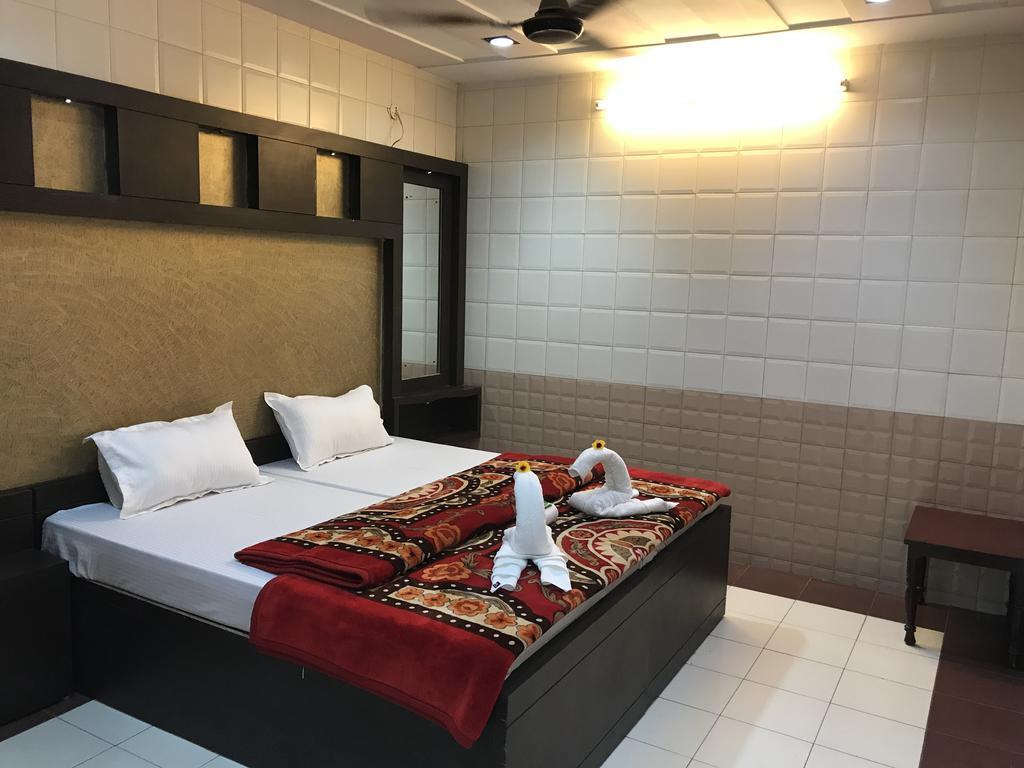 Hotel Sheela, 100M From Taj Mahal Agra  Dış mekan fotoğraf