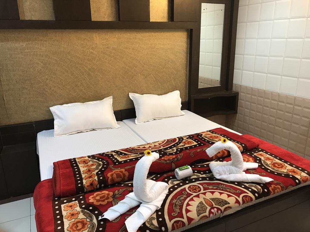 Hotel Sheela, 100M From Taj Mahal Agra  Dış mekan fotoğraf
