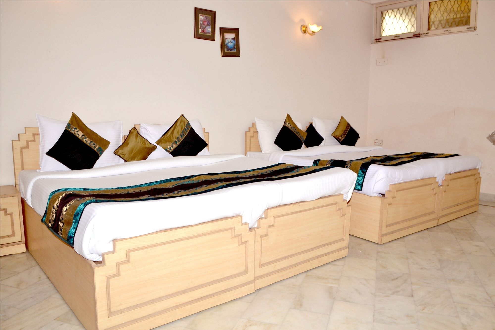 Hotel Sheela, 100M From Taj Mahal Agra  Dış mekan fotoğraf