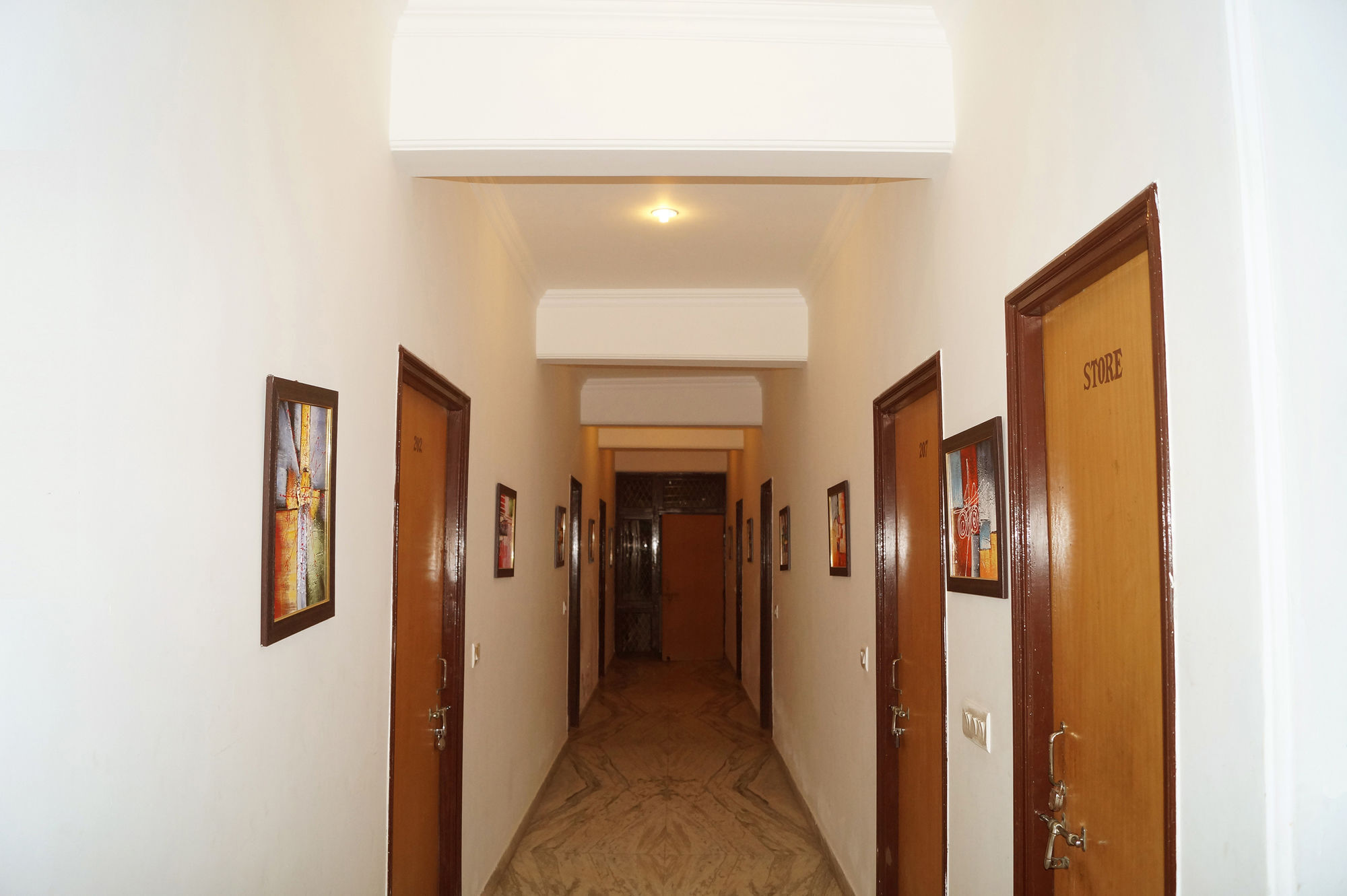 Hotel Sheela, 100M From Taj Mahal Agra  Dış mekan fotoğraf