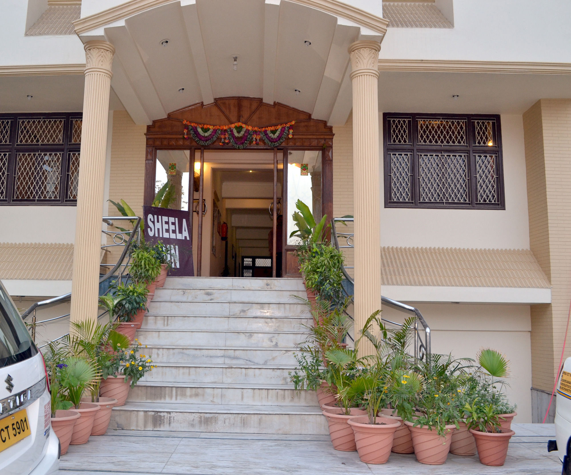 Hotel Sheela, 100M From Taj Mahal Agra  Dış mekan fotoğraf